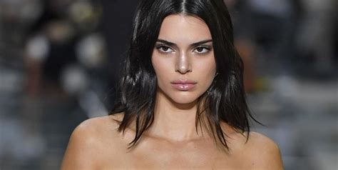 kendal jenner nude|Kendall Jenner Frees the Nipple and Poses Topless for Her。